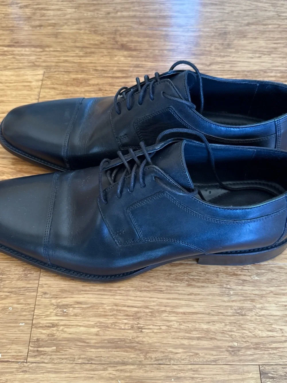Johnston and Murphy lace up Men's Black Leather Cap-Toe Dress Shoes
